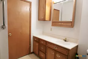 603 S Terry St, Cuero, TX 77954 - Photo 17