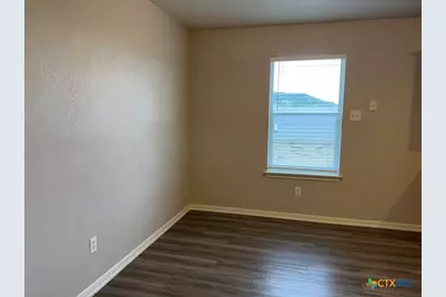 105 W Truman Avenue, Copperas Cove, TX 76522 - Photo 5