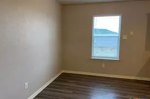 105 W Truman Ave, Copperas Cove, TX 76522 - Photo 5
