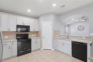 604 Briggs Dr, New Braunfels, TX 78130 - Photo 3