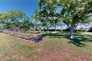 184 Russell Rd, Victoria, TX 77904 - Photo 37