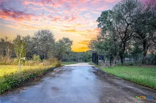 377 Buffalo Springs Rd, New Braunfels, TX 78132 - Photo 5