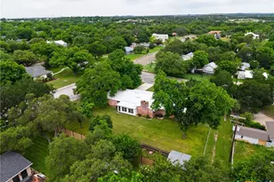 708 W North Ave, Lampasas, TX 76550 - Photo 39