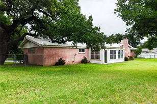 708 W North Ave, Lampasas, TX 76550 - Photo 31