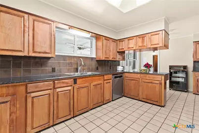 708 W North Ave, Lampasas, TX 76550 - Photo 13