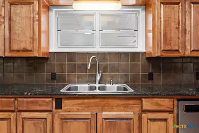 708 W North Ave, Lampasas, TX 76550 - Photo 15
