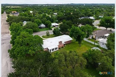 708 W North Ave, Lampasas, TX 76550 - Photo 37