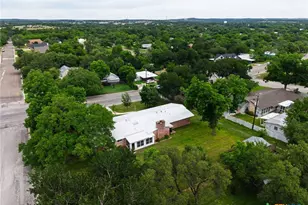 708 W North Ave, Lampasas, TX 76550 - Photo 37