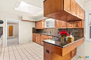 708 W North Ave, Lampasas, TX 76550 - Photo 15