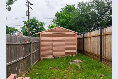 708 W North Ave, Lampasas, TX 76550 - Photo 33