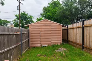 708 W North Ave, Lampasas, TX 76550 - Photo 33
