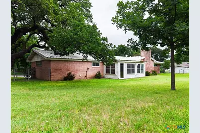 708 W North Ave, Lampasas, TX 76550 - Photo 31