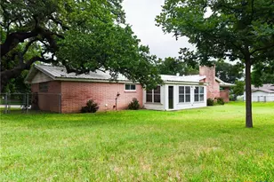 708 W North Ave, Lampasas, TX 76550 - Photo 31