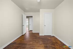 1104 N 10th St, Killeen, TX 76541 - Photo 13