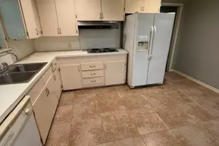 208 Bowie St, Port Lavaca, TX 77979 - Photo 3