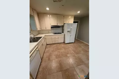 208 Bowie Street, Port Lavaca, TX 77979 - Photo 3