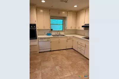 208 Bowie Street, Port Lavaca, TX 77979 - Photo 5