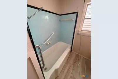 208 Bowie Street, Port Lavaca, TX 77979 - Photo 11