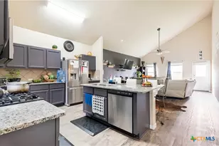1030 Apricot Ln, Kyle, TX 78640 - Photo 5