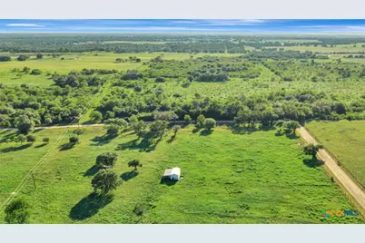 1007 County Road 380, Hallettsville, TX 77964 - Photo 3