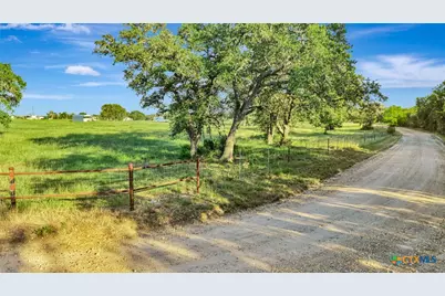 1007 County Road 380, Hallettsville, TX 77964 - Photo 11