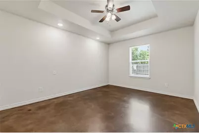 908 E Avenue B, Lampasas, TX 76550 - Photo 11