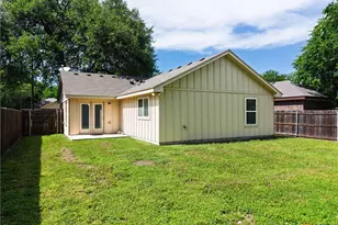 908 E Ave B, Lampasas, TX 76550 - Photo 23