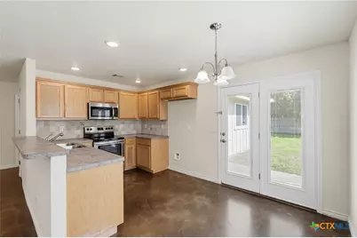 908 E Avenue B, Lampasas, TX 76550 - Photo 7