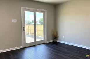 804 E 6th St, Nixon, TX 78140 - Photo 7