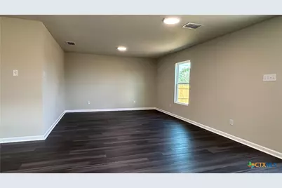 804 E 6th Street, Nixon, TX 78140 - Photo 5