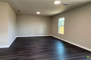 804 E 6th St, Nixon, TX 78140 - Photo 5