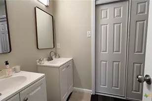 804 E 6th St, Nixon, TX 78140 - Photo 13