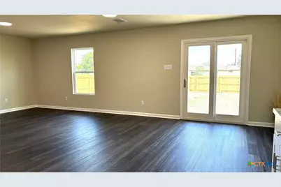 804 E 6th Street, Nixon, TX 78140 - Photo 9