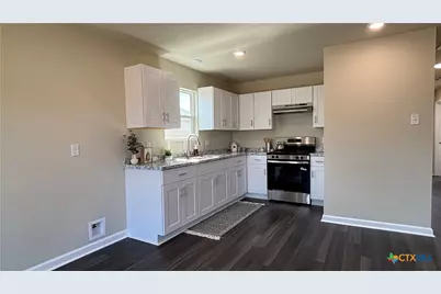804 E 6th Street, Nixon, TX 78140 - Photo 3