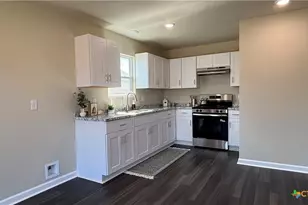 804 E 6th St, Nixon, TX 78140 - Photo 3