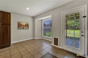 1917 Castle Gate Cir, San Marcos, TX 78666 - Photo 7