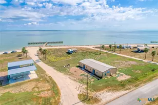 1233 N Ocean Dr, Port Lavaca, TX 77979 - Photo 1