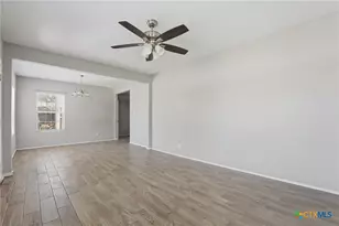 630 E Pine St, Seguin, TX 78155 - Photo 7