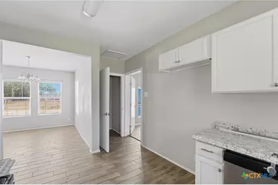 630 E Pine Street, Seguin, TX 78155 - Photo 11
