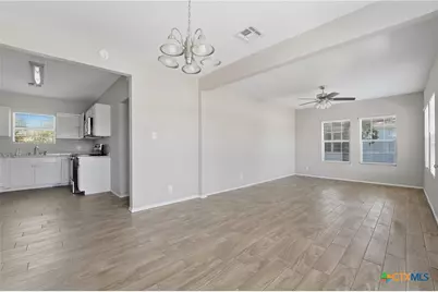 630 E Pine Street, Seguin, TX 78155 - Photo 9