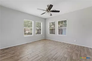 630 E Pine St, Seguin, TX 78155 - Photo 21
