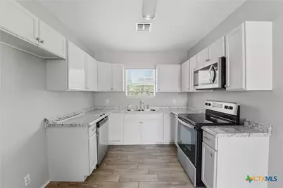 630 E Pine Street, Seguin, TX 78155 - Photo 13