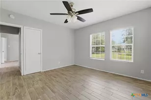 630 E Pine St, Seguin, TX 78155 - Photo 5