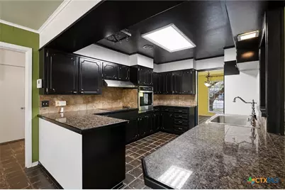 2804 E Loma Vista Avenue, Victoria, TX 77901 - Photo 5
