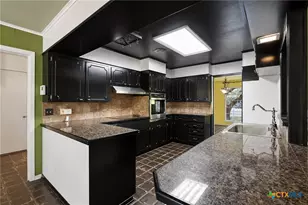 2804 E Loma Vista Ave, Victoria, TX 77901 - Photo 5