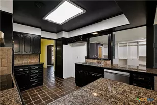 2804 E Loma Vista Ave, Victoria, TX 77901 - Photo 25