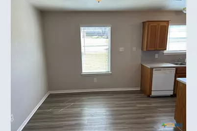 202 W Truman Avenue, Copperas Cove, TX 76522 - Photo 17