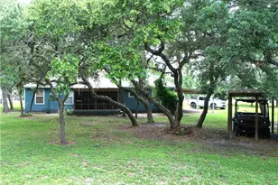 324 Wooldridge Rd, Seadrift, TX 77983 - Photo 5
