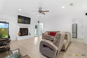 780 Burges St, Seguin, TX 78155 - Photo 9
