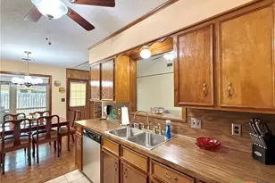 208 Richmond Dr, Victoria, TX 77904 - Photo 13